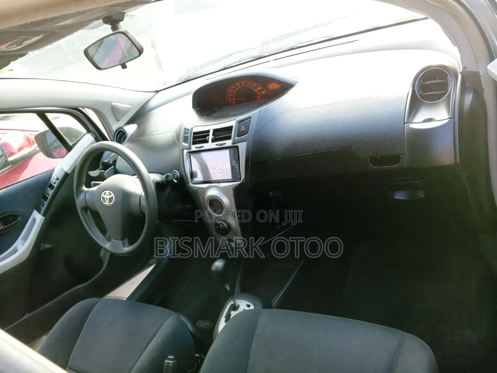 Toyota Vitz 1.3 FWD 5dr 2010 Gray