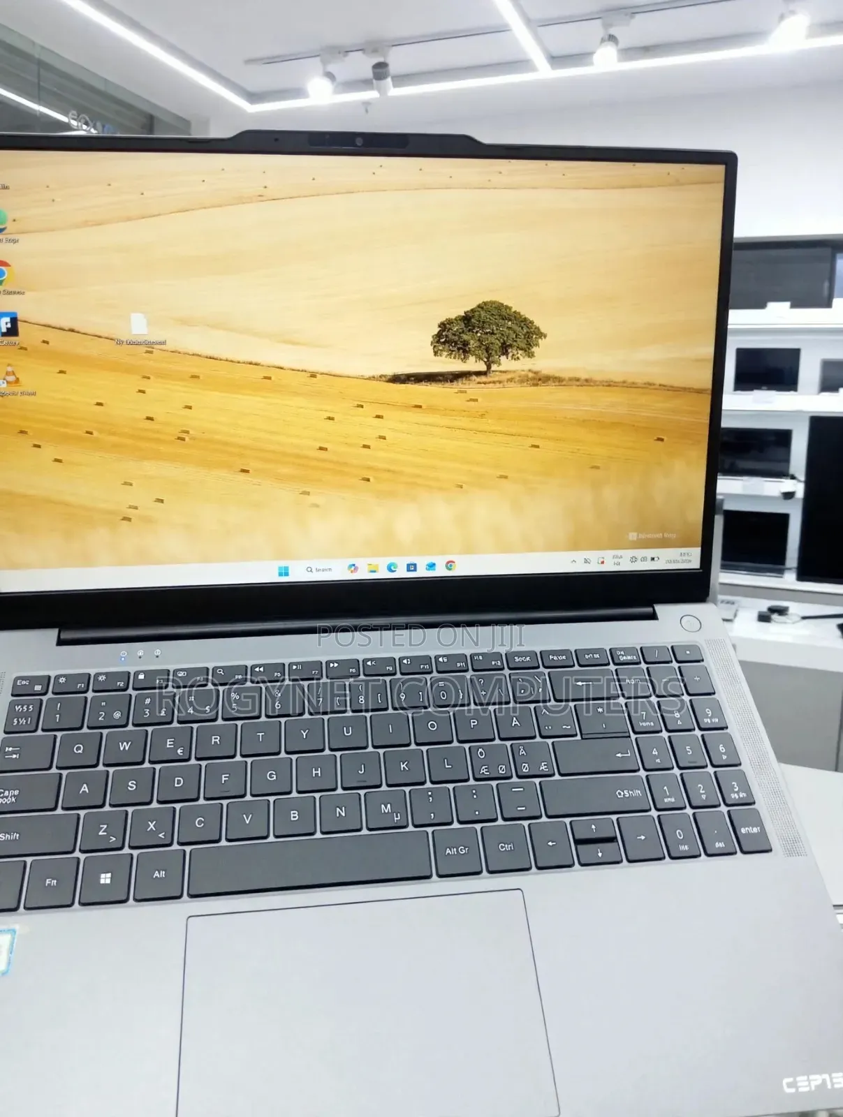 New Laptop 8GB AMD SSD 256GB