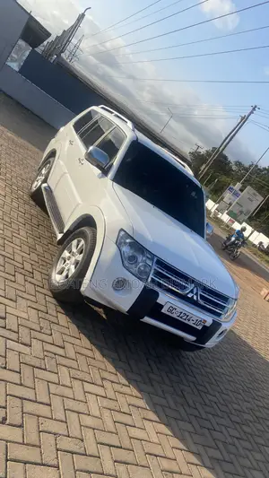 Mitsubishi Pajero 2010 White