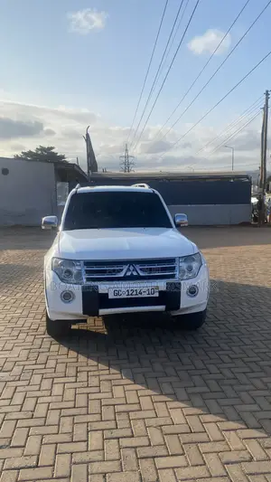 Mitsubishi Pajero 2010 White