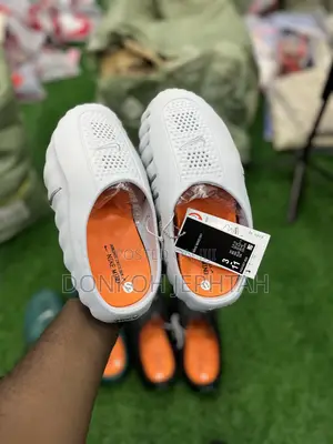 Nike Slippers (Crocs)