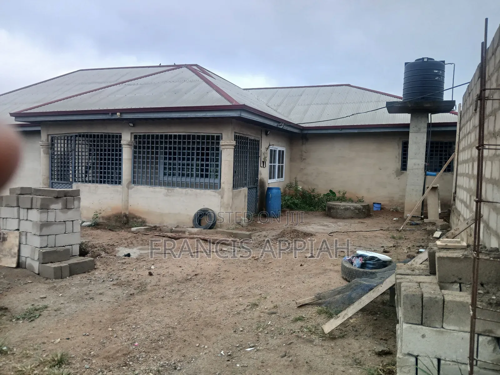 4bdrm House in Owner, Nsawam Adoagyiri Municipal for sale