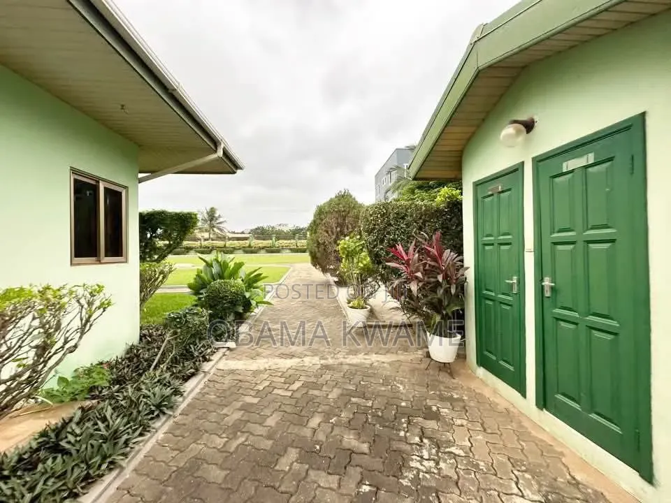 6bdrm House in Laryea Homes, Ghana Flag for sale