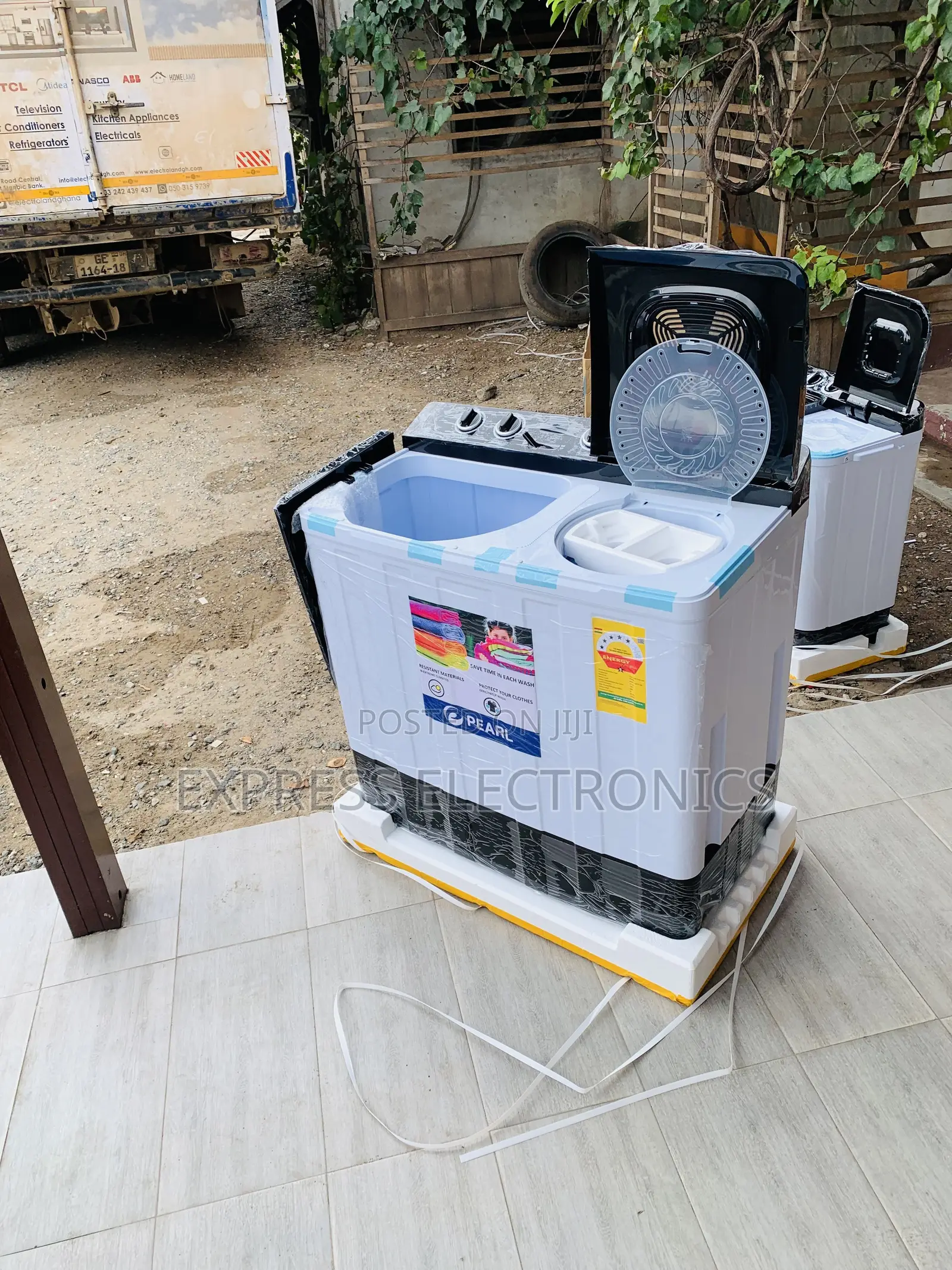 Limited Stock Pearl 11kg Twin-Tub Washing Machine in White and Black.