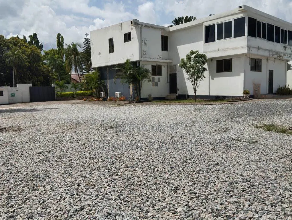 6bdrm House in Laryea Homes, Airport Residential Area for rent