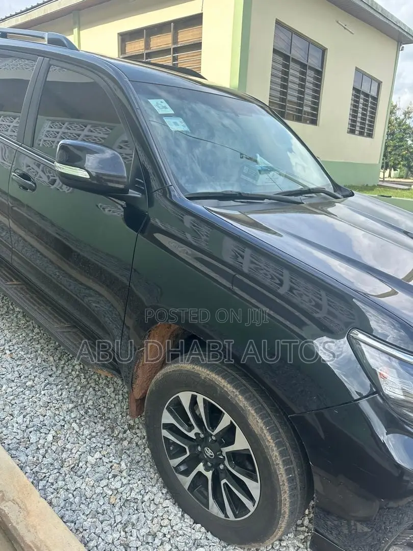 Toyota Land Cruiser Prado 2.7 2022 Black