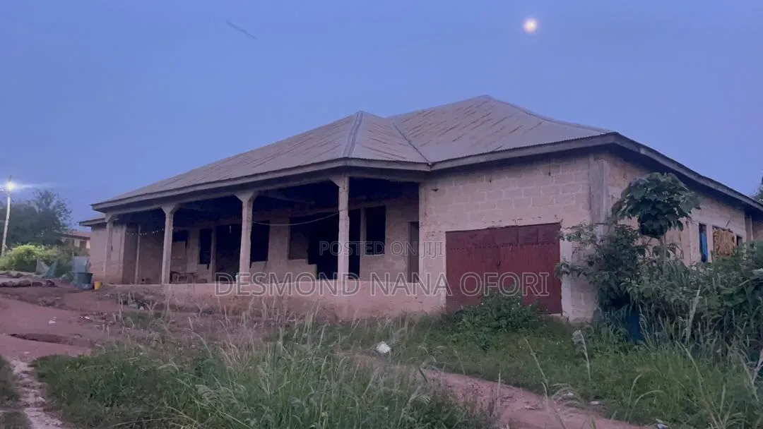 6bdrm House in Kumasi Metropolitan for sale