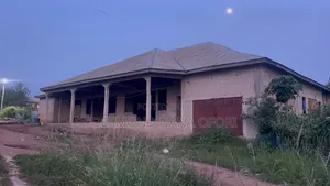 6bdrm House in Kumasi Metropolitan for sale