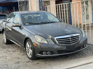 Mercedes-Benz E350 Base 4dr Sedan RWD (3.5L 6cyl 7A) 2010 Gold