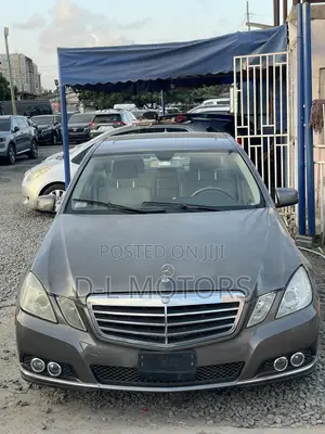 Mercedes-Benz E350 Base 4dr Sedan RWD (3.5L 6cyl 7A) 2010 Gold