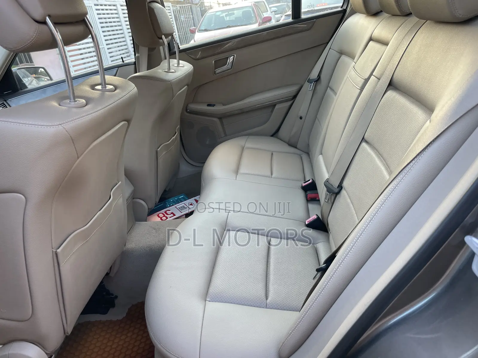 Mercedes-Benz E350 Base 4dr Sedan RWD (3.5L 6cyl 7A) 2010 Gold