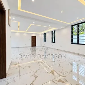 5bdrm House in Modern 5 Bedroom, Tema Metropolitan for sale