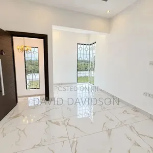 5bdrm House in Modern 5 Bedroom, Tema Metropolitan for sale
