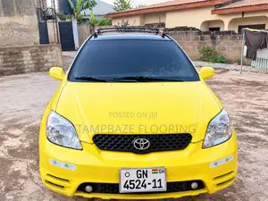 Toyota Matrix Hatchback FWD (1.8L 4cyl 5M) 2009 Yellow
