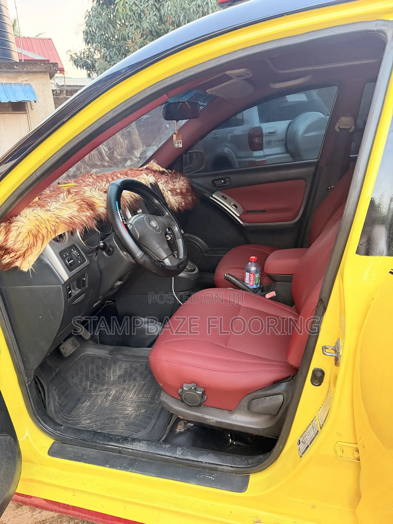 Toyota Matrix Hatchback FWD (1.8L 4cyl 5M) 2009 Yellow
