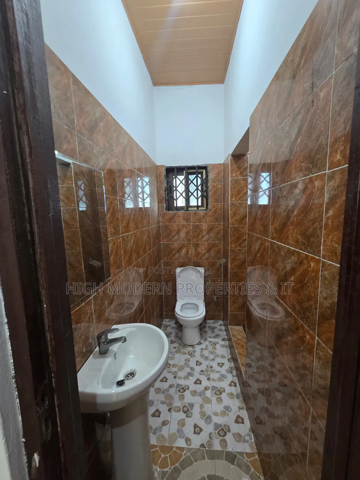 2bdrm Apartment in Paris Villa, New Town for rent