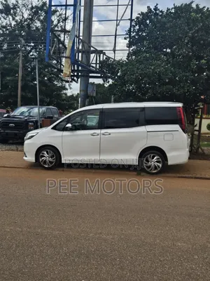 Toyota Esquire 2.0 FWD (8 seater) 2016 White