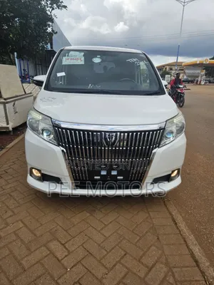 Toyota Esquire 2.0 FWD (8 seater) 2016 White