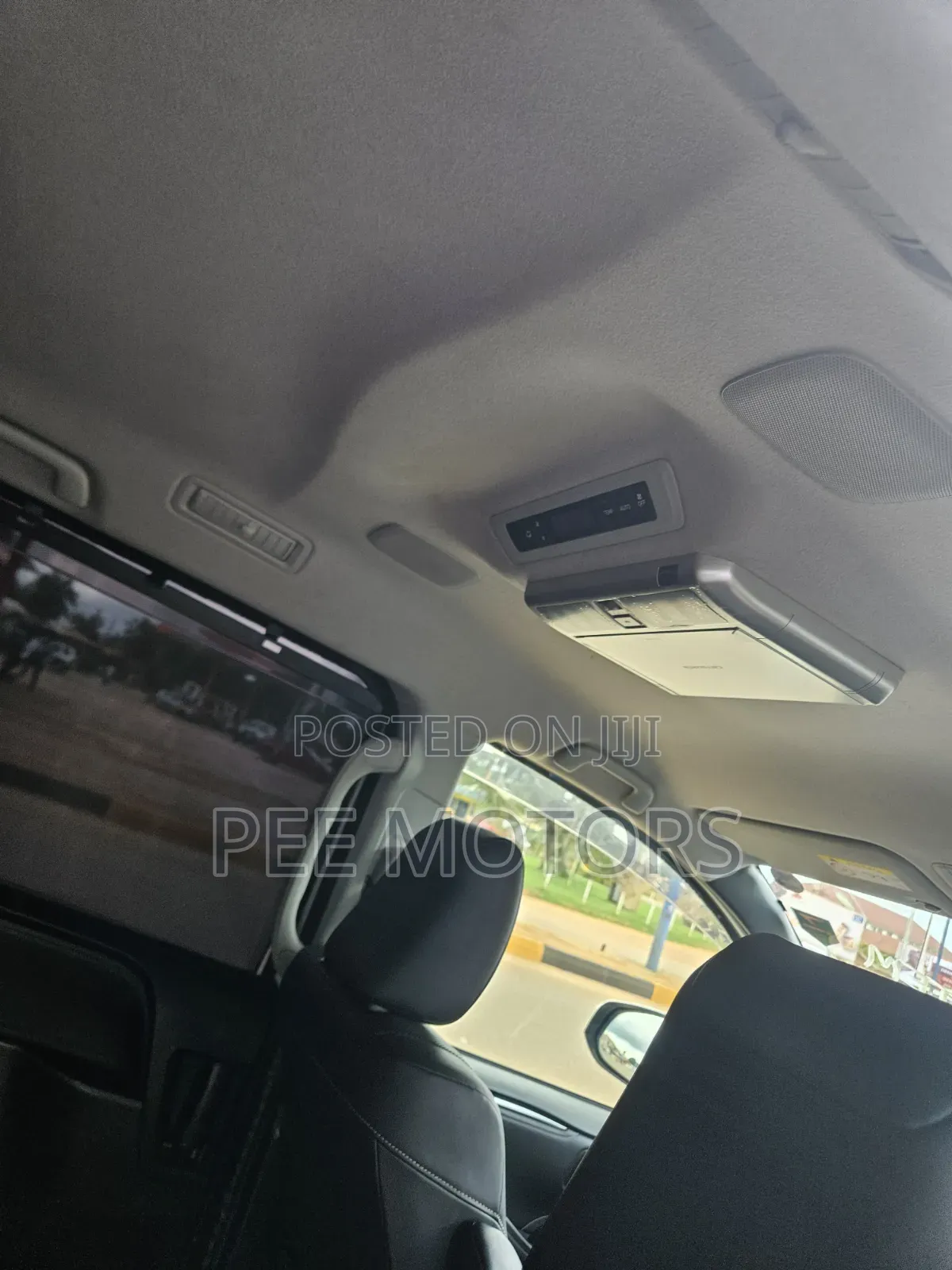 Toyota Esquire 2.0 FWD (8 seater) 2016 White