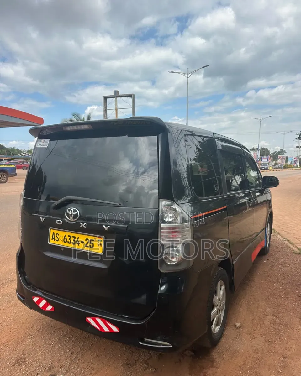 Toyota Voxy X 2WD 8-Seater 2013 Black