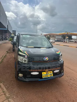 Toyota Voxy X 2WD 8-Seater 2013 Black