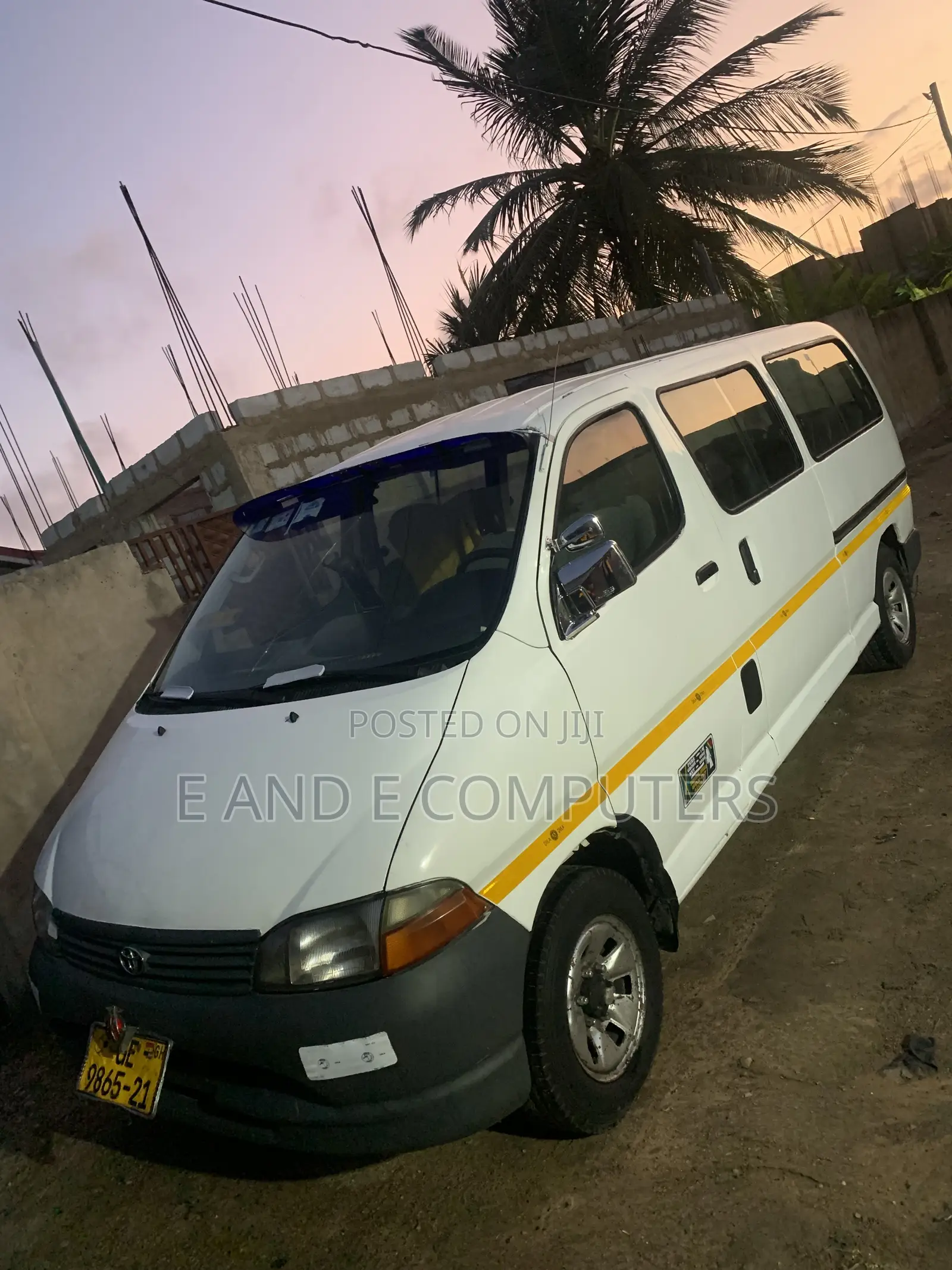 Toyota HiAce 2005 White
