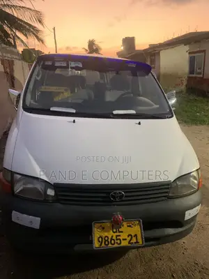 Toyota HiAce 2005 White