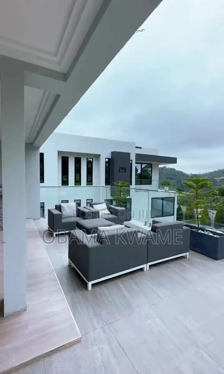6bdrm Mansion in Laryea Homes, Aburi for sale