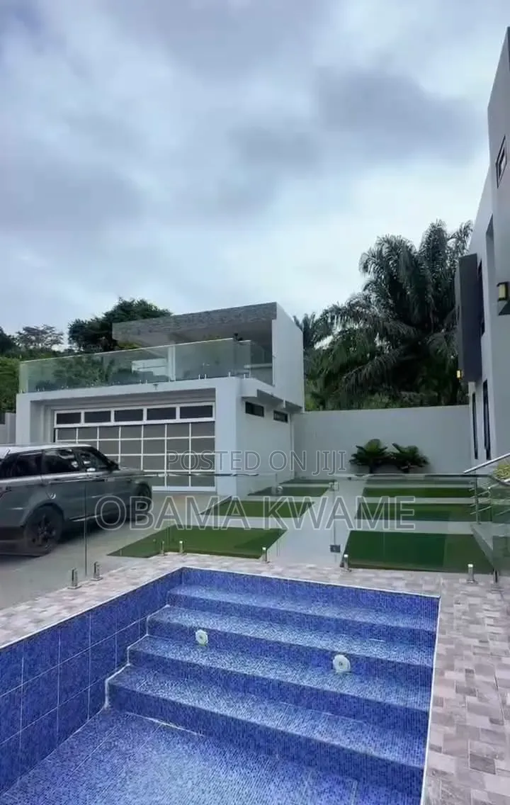 6bdrm Mansion in Laryea Homes, Aburi for sale
