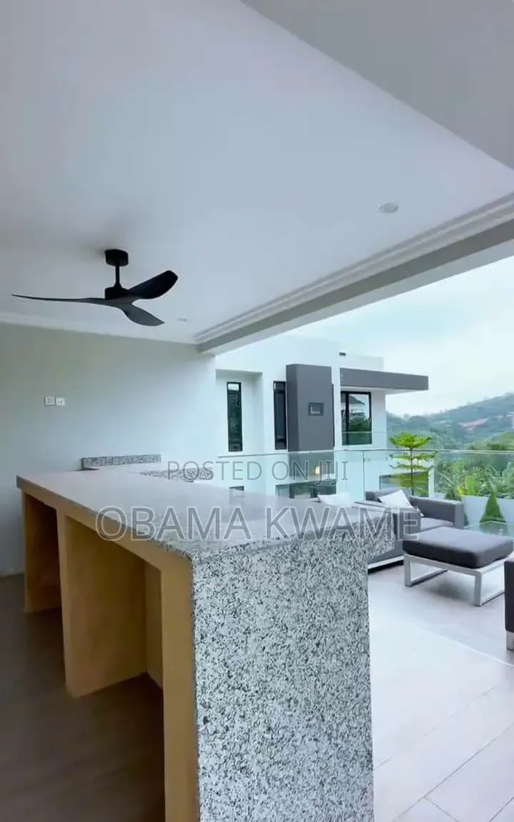 6bdrm Mansion in Laryea Homes, Aburi for sale