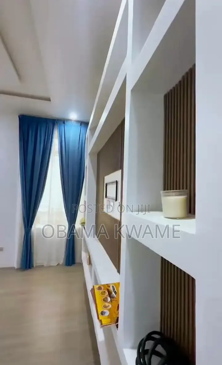 6bdrm Mansion in Laryea Homes, Aburi for sale