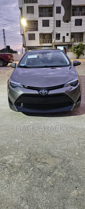 Toyota Corolla LE (1.8L 4cyl 2A) 2018 Brown