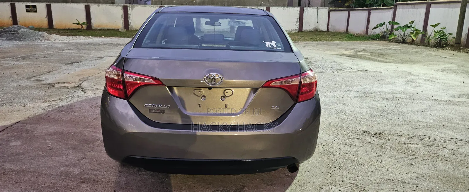Toyota Corolla LE (1.8L 4cyl 2A) 2018 Brown
