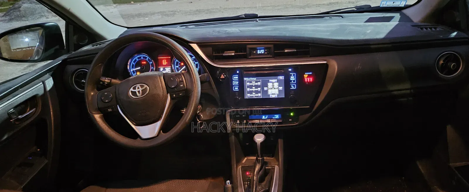 Toyota Corolla LE (1.8L 4cyl 2A) 2018 Brown