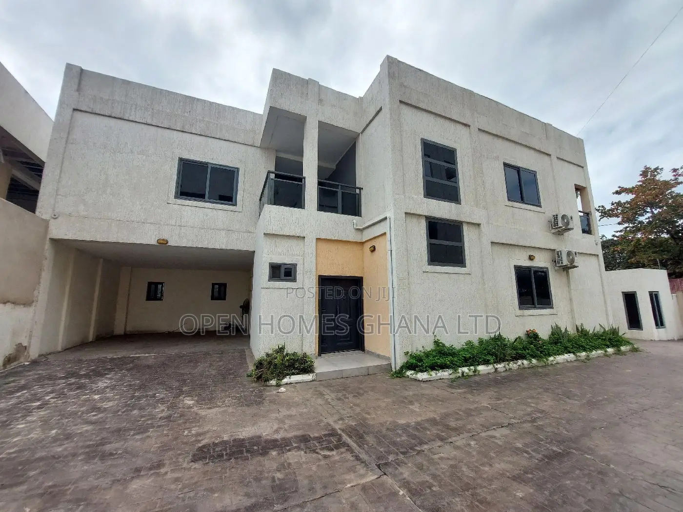 Office Building for Rent in Airport Residential Area