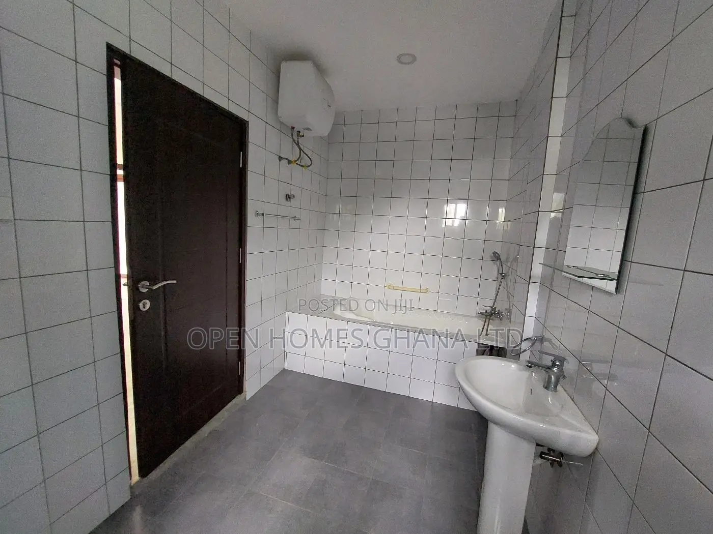 Office Building for Rent in Airport Residential Area