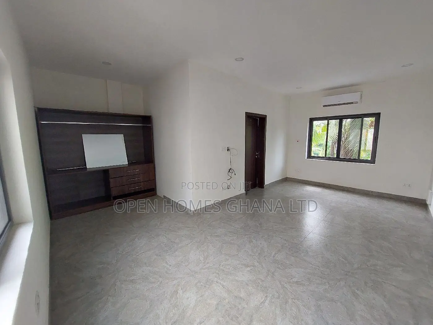 Office Building for Rent in Airport Residential Area