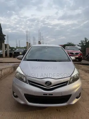 Toyota Vitz 2013 Silver