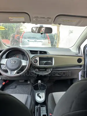 Toyota Vitz 2013 Silver