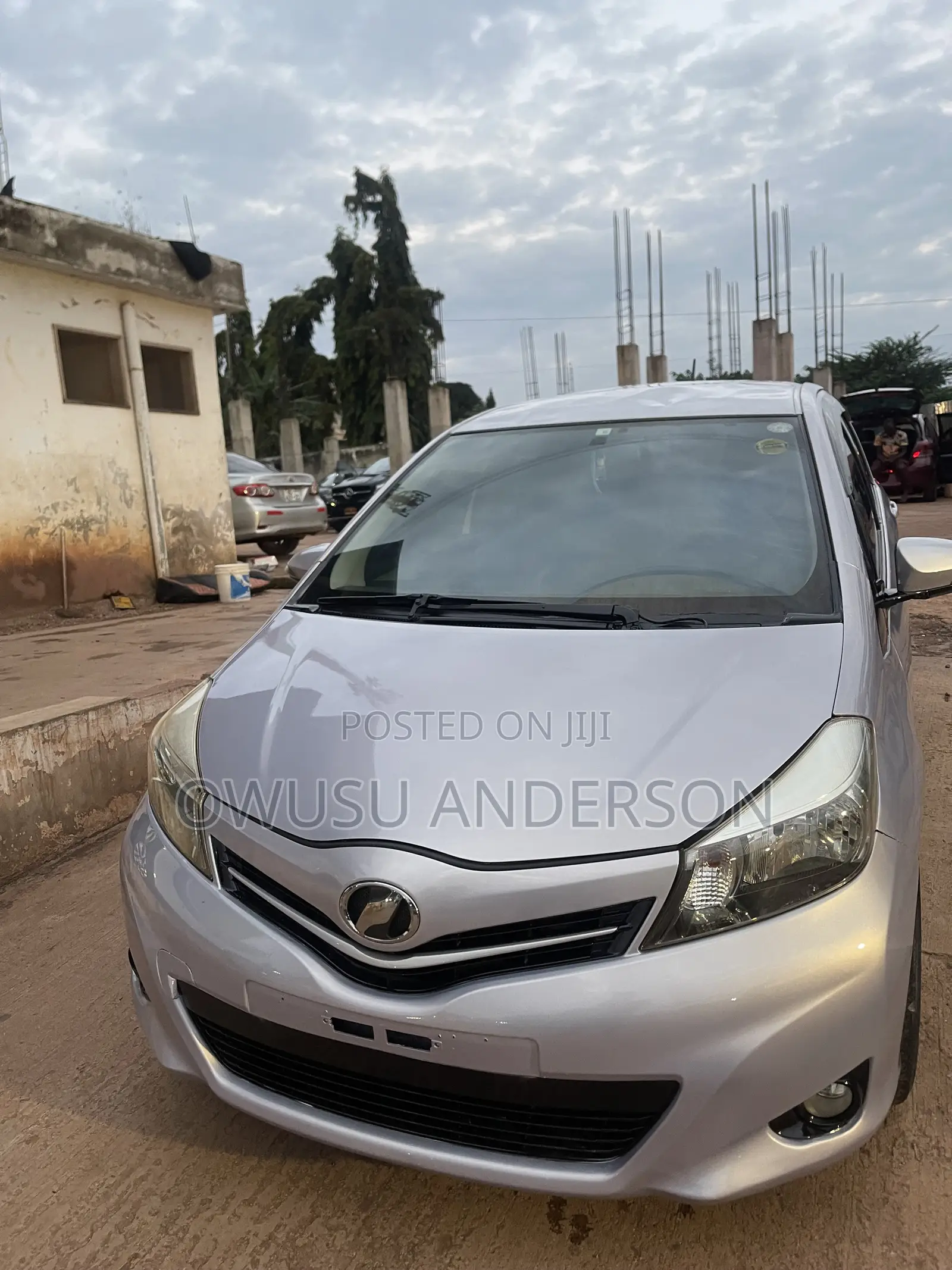 Toyota Vitz 2013 Silver