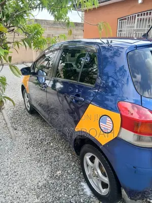 Toyota Vitz 1.0 FWD 3dr 2010 Blue