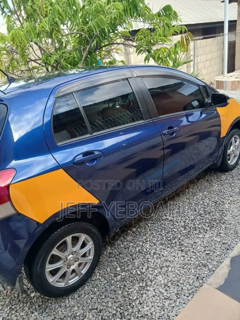 Toyota Vitz 1.0 FWD 3dr 2010 Blue