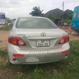 Toyota Corolla LE 4dr Sedan (1.8L 4cyl 4A) 2010 Silver