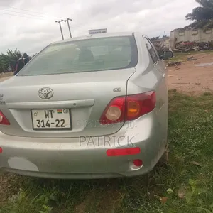 Toyota Corolla LE 4dr Sedan (1.8L 4cyl 4A) 2010 Silver