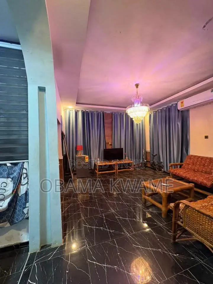 7bdrm Mansion in Laryea Homes, Amasaman for sale