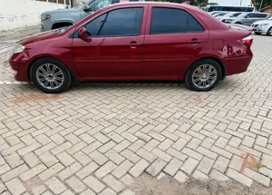 Toyota Yaris 2010 Red