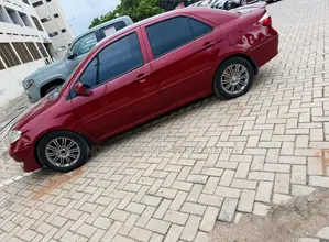 Toyota Yaris 2010 Red