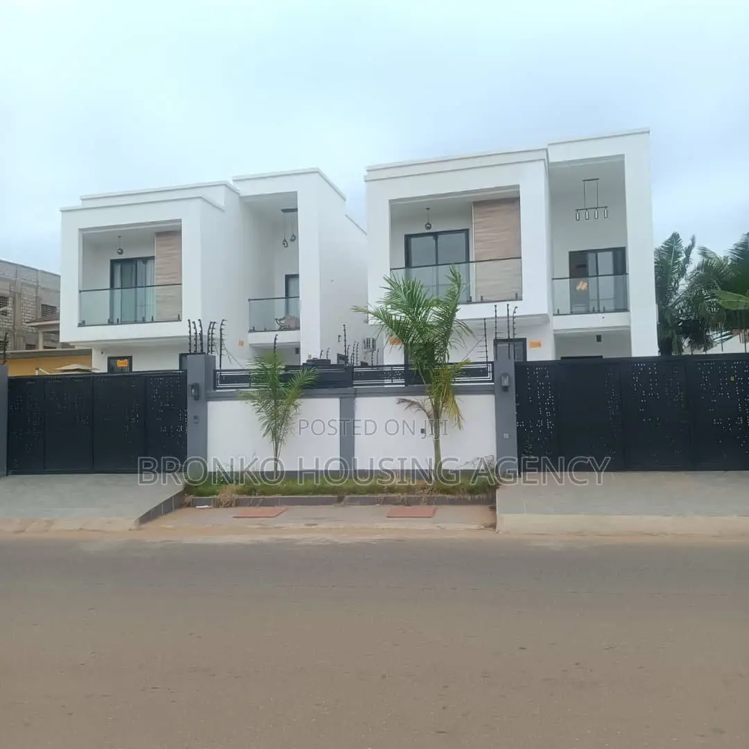 4bdrm House in Bronko Agency, Sakumono for rent