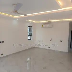 4bdrm House in Bronko Agency, Sakumono for rent