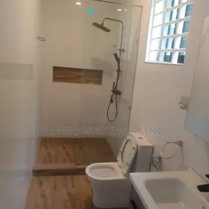 4bdrm House in Bronko Agency, Sakumono for rent